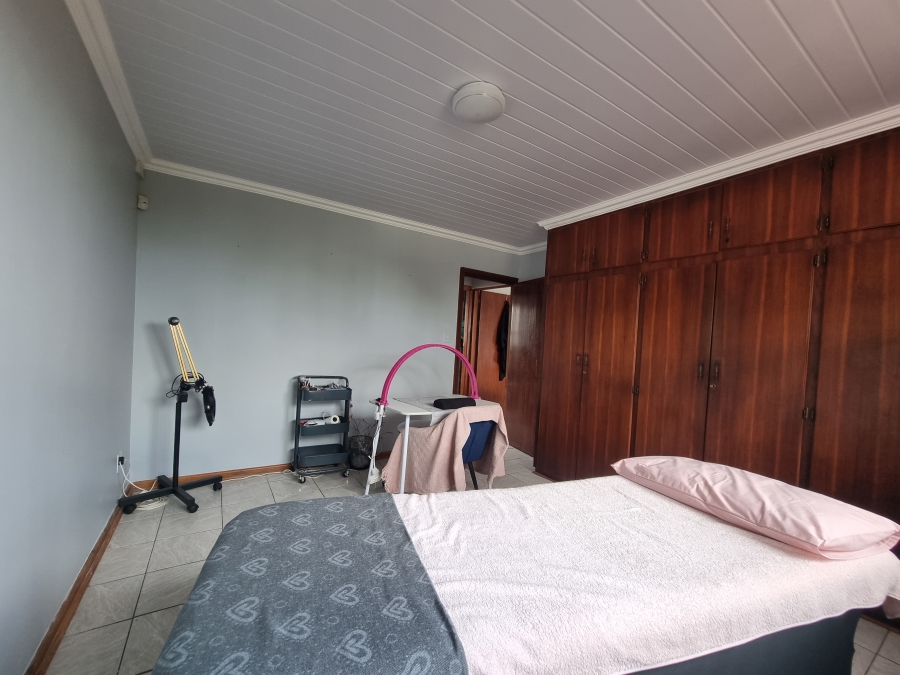 6 Bedroom Property for Sale in Dana Bay Western Cape